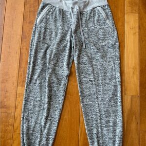 Super cute Athleta Gray Jogger Sweatpants Flattering very good condition clean